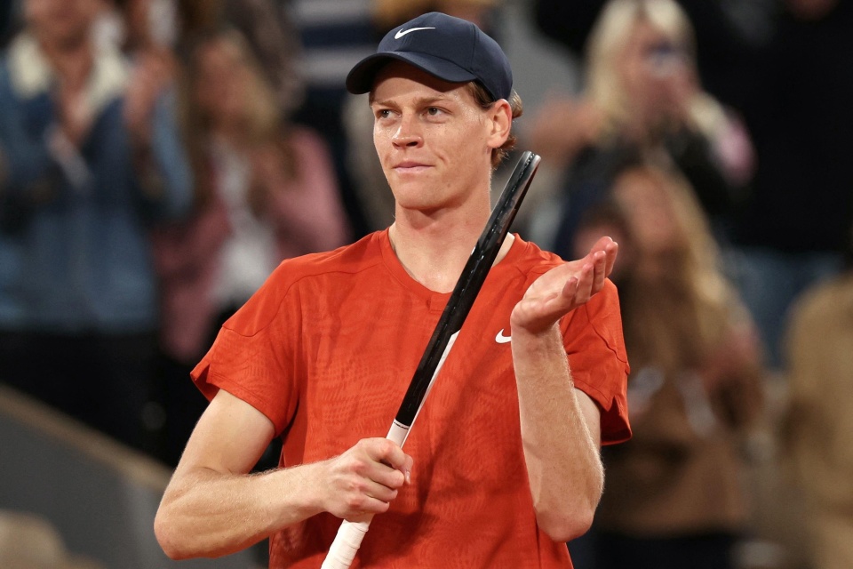 她不仅以 她不仅以